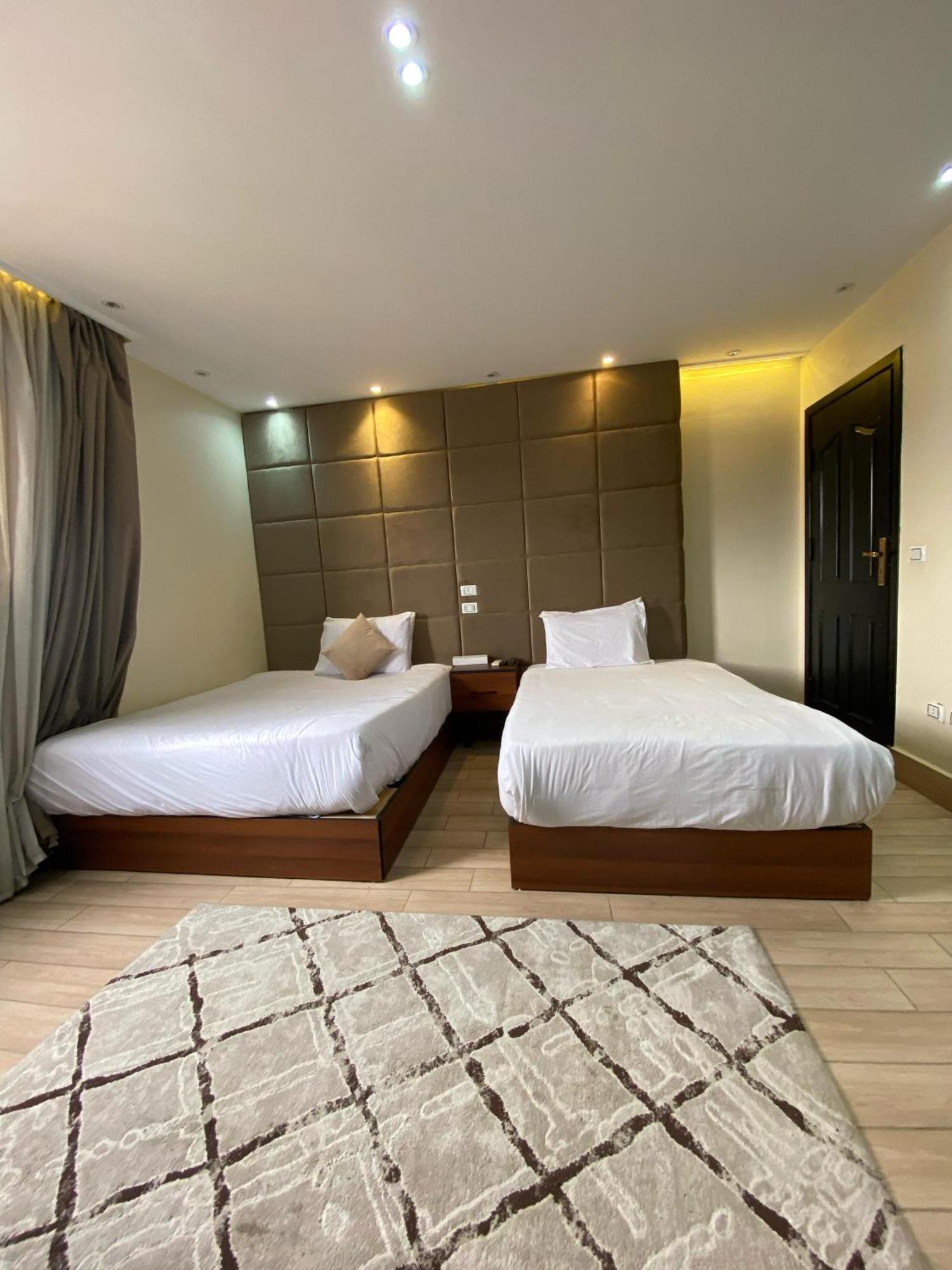 New Pyramids Residents Hostel *